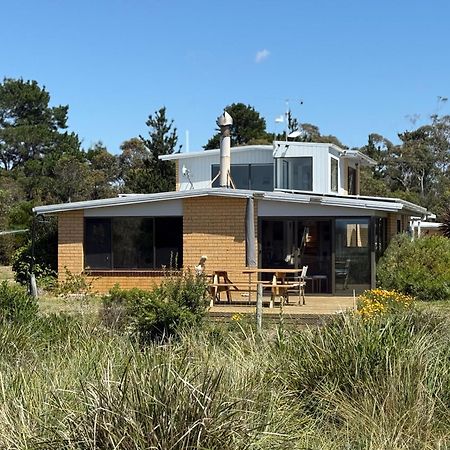 Beach Front Retreat At Dolphin Sands Villa Exterior photo